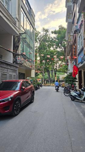 BÁN GẤP NHÀ PHỐ NGUYỄN TRI PHƯƠNG TRẦN PHÚ BA ĐÌNH 5 TẦNG 3 NGỦ HƠN 19 TỶ OTO TRÁNH KD