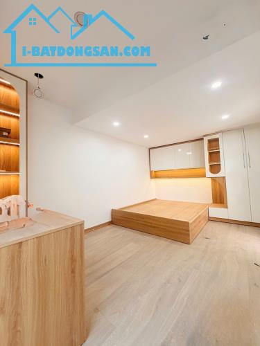Bán căn hộ phố cổ Hoàn Kiếm, Hàng Khoai - Lô góc - 75m2 x 2 ngủ đủ nội thất - Sổ đỏ riêng