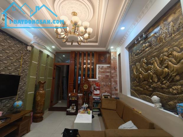 Nhà MT Đường số 5, Phước Bình – Dt 103m² (4m x 25m) x 4 tầng, 6PN