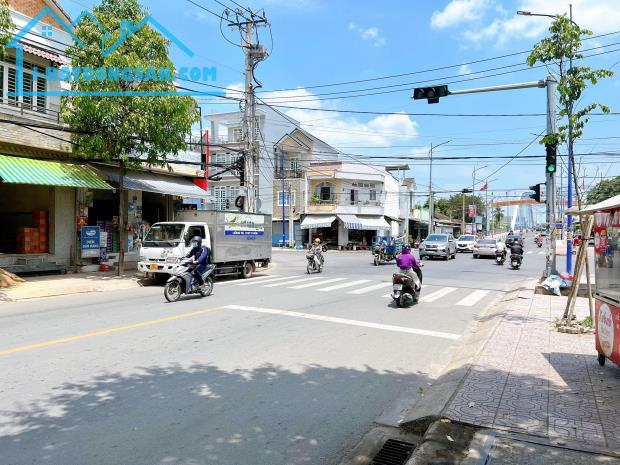 Bán nhà 2 mặt tiền đường Đặng Văn Trơn- Hiệp Hoà. Vị trí đẹp. Ngang 5,5mx23m.Giá 13.5 tỷ.