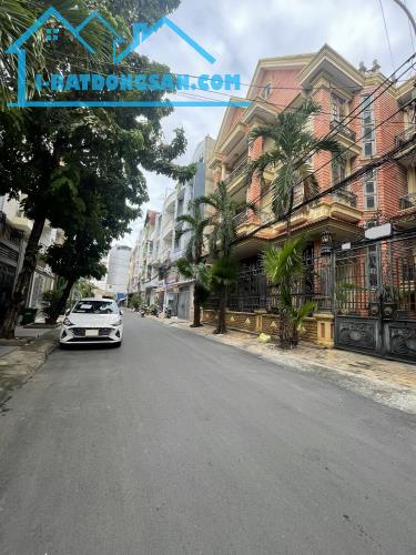 Bán gấp nhà trong khu Biệt thự Quận 10 - 4 tầng 83m2 (5 x 16.5) sổ A4 không Lộ Giới