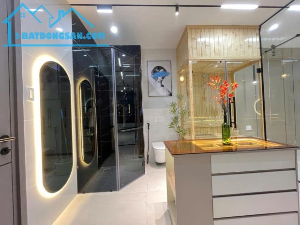 Mặt tiền nội bộ đường Lê Hồng Phong quận 10 ngang 5.3m nhà 3 lầu tiện ở liền