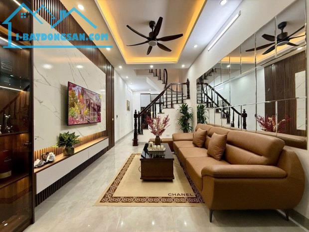 Trường Chinh 36m2, 4 tầng đẹp long lanh tặng full nội thất giá 8.95 tỷ hiếm Đống Đa