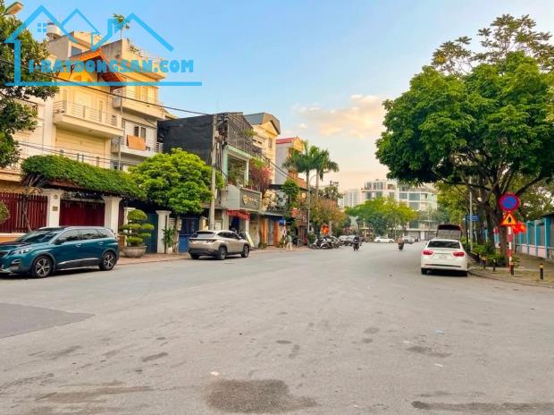 Rời Phố Về Vườn - Biệt Thự Thang Máy 171m2, 5 Tầng, Trung Tâm Bồ Đề - Nhỉnh 42 Tỷ
