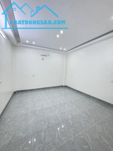 BÁN NHÀ 2 TỶ 968 TRIỆU, NGÕ Ô TÔ ĐỖ CỬA ĐƯỜNG KÊNH , 58M2 x 3 TẦNG