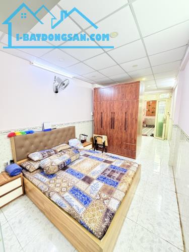 Nhà Tôn Thất Hiệp, Phường 13, Quận 11, xe hơi, 50m, chỉ 4,6 tỷ.