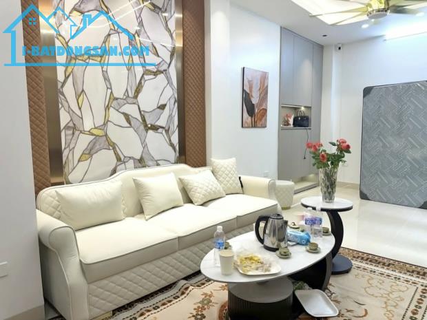 BÁN GẤP NHÀ ĐỘI CẤN TT BA ĐÌNH MỚI KOONG THANG MÁY FULL NỘI THẤT 11,8 TỶ .