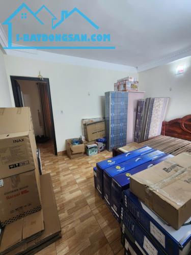 Bán nhà thanh lân 5 tầng dân xây ở ngay lô góc gần phố hoàng mai