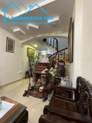 BÁN NHÀ ĐƯỜNG HOÀNG MAI GẦN ĐỀN LỪ, PHÂN LÔ Ô TÔ VÀO NHÀ, THOÁNG TRƯỚC SAU, GIÁ ĐẦU TƯ.