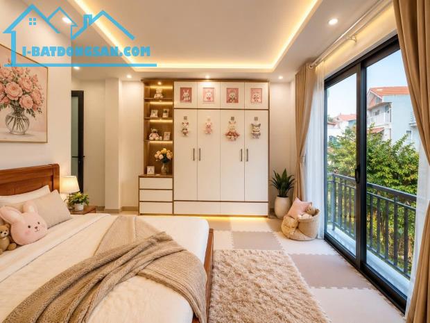 Muốn Sống Tiện Nghi Cạnh KDT Vinhomes Riverside Chỉ 7 Tỷ Có Thang Máy, 35m2 5 Tầng