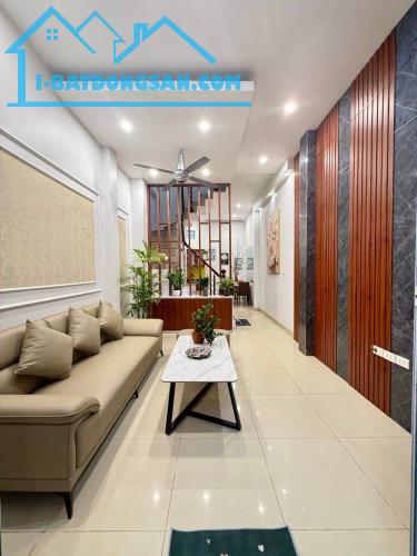 Bán nhà Trương Định- Hai Bà Trưng, DT38mx5T, 2 mặt thoáng, ngõ thông, ôtô sát nhà, sổ đẹp