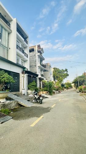 Bán nhà 3 tầng mặt tiền KDC- xe hơi đổ cửa- 110m²- nhỉnh 7 tỷ - gần BX Q8 - 0784968131