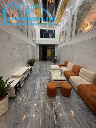 Q. Bình Tân, Nhà 4Tầng BTCT, 4x16m Vuông 4, HXH 8m Thông, Không LG, Hoàn Công Đủ