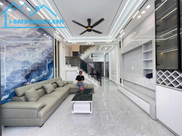 Chính chủ bán nhà chợ hàng ô tô quá cửa chỉ 5,65 tỷ