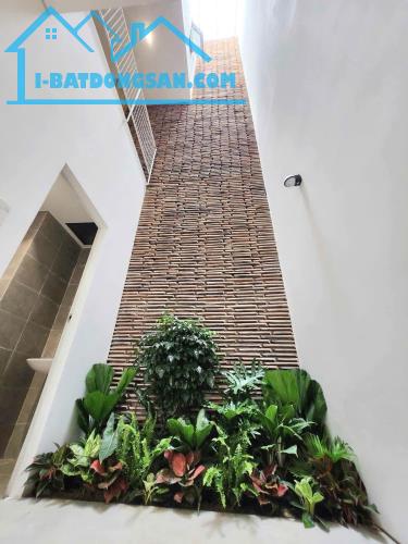 NHÀ ĐẸP 3T LIÊN CHIỂU - ÔTÔ NGỦ TRONG NHÀ - 1 PHÚT RA BIỂN NTT - 80m2 - Giá chỉ 5.2 t.ỷ -