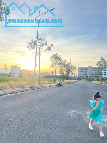 Hàng Ngộp 🏡Bán Nền Khu STK – Đối Diện Bệnh viện Đa khoa Quốc tế SIS ☎️ 0939.86.87.88 Bưởi