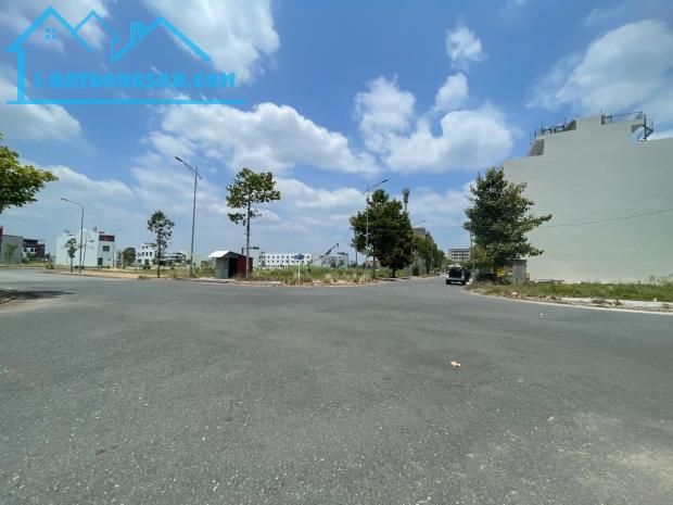 Hàng Ngộp 🏡Bán Nền Khu STK – Đối Diện Bệnh viện Đa khoa Quốc tế SIS ☎️ 0939.86.87.88 Bưởi