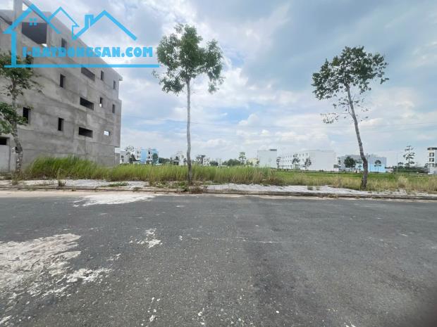Hàng Ngộp 🏡Bán Nền Khu STK – Đối Diện Bệnh viện Đa khoa Quốc tế SIS ☎️ 0939.86.87.88 Bưởi
