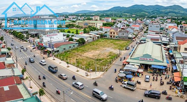 "QUÁI VẬT" THỔ CƯ TÂN VĂN: SỞ HỮU 1900M² ĐẤT KHỦNG MẶT ĐƯỜNG 16M, SẴN KỶ LỤC 890M² ĐẤT Ở