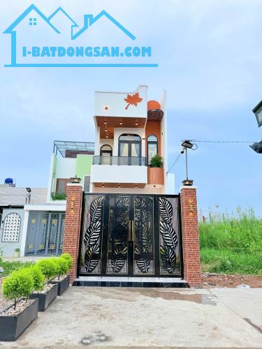 Nhà lầu mới xây dựng phong cách Bắc Âu hẻm xe hơi 4m P9, Tp Mỹ Tho