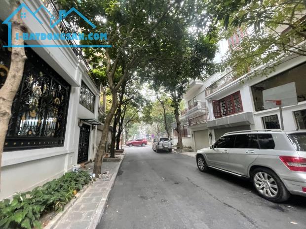 Bán Biệt Thự Ngõ 64 Lưu Hữu Phước 136m2 Mt 12,5m Sát Vườn Hoa Nhà Đẹp ở Ngay Giá Tốt