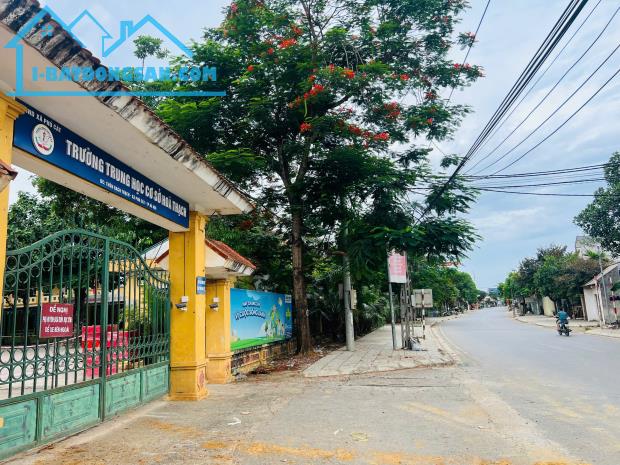 Chủ ngộp cần bán nhanh 102m2 MT5.5m lô góc gần trường THCS Hòa Thạch, ô tô thông