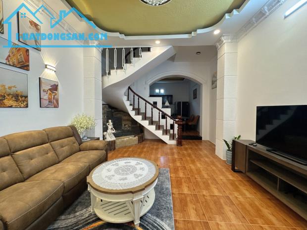 Nhà Thảo Điền – Dt 60m² (4.85m x 12.5m) x 4 tầng – Ở Ngay