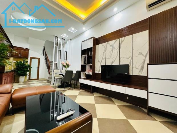 Nhà đẹp long lanh ngõ Văn Chương, giá 8.8 tỷ, 35m2x5T, ẢNH THẬT