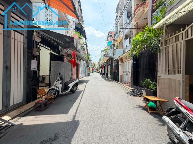 HUỲNH VĂN BÁNH, PHÚ NHUẬN - Ô TÔ TRÁNH, NỘI THẤT CHÂU ÂU - 5 TẦNG THANG MÁY TRỊ GIÁ 1 TỶ