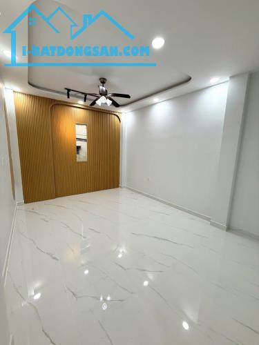 NHÀ ĐOÀN VĂN BƠ 56M2,HẺM 8M GIÁ 9.8 TỶ