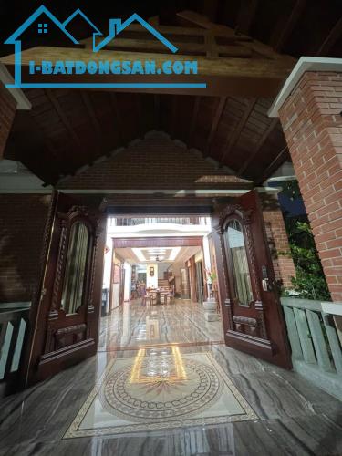 Liễu Giai - 130m² MT 11m thông sàn KD đỉnh - Sát phố - Ngõ rộng ô tô tránh dừng đỗ - 71 tỷ