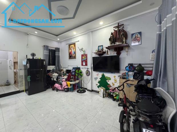 Bán gấp nhà Kiên cố hẻm xe hơi Trần Tấn TÂN PHÚ ngang hơn 5m, sầm uất, đủ tiện ích 4,X TỶ.