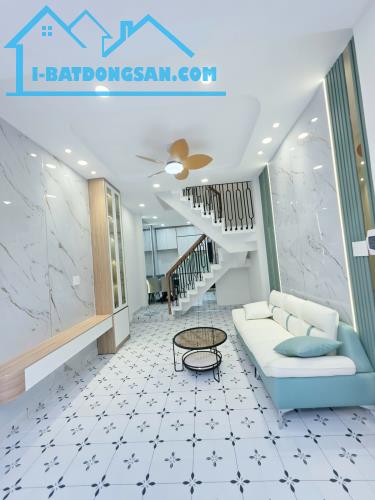 Bán gấp nhà mới 3 tầng Nguyễn Hồng Đào, Tân Bình Full Nội Thất xe hơi đỗ tận nhà 6,x Tỷ