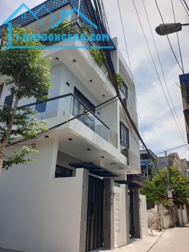 BÁN NHÀ XÂY MỚI 2.6 TỶ 3 TẦNG 47M2 NGÕ RỘNG NGẮN CÙ CHÍNH LAN