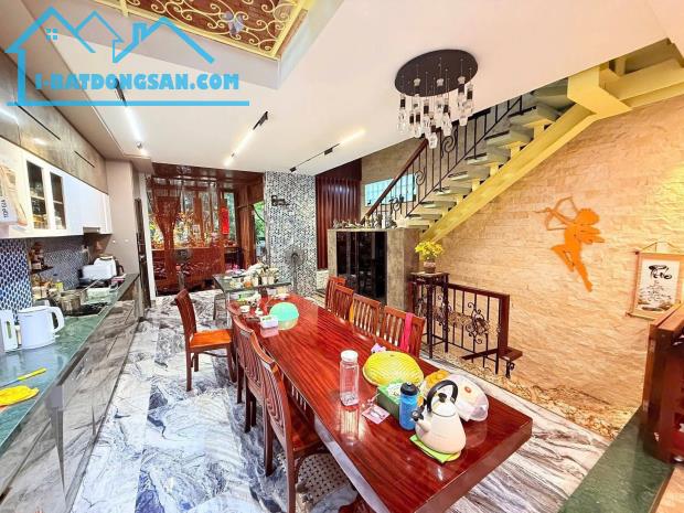 Bán nhà mới đẹp, nội thất xịn, đường lớn, ngang 6m, 4 tầng giá cực tốt phường 9, Vũng Tàu