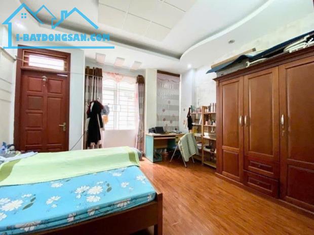 Bán nhà 44 Trần Thái Tông Dịch Vọng Hậu Cầu Giấy 14 tỷ. DT 60m2 x5 tầng đất vuông đẹp nhà