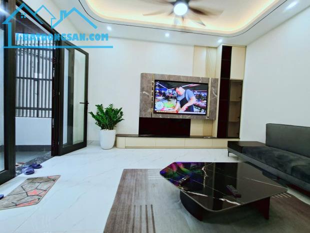 Nhà Đẹp Dân Xây 60m2 Thang Máy, Môi Trường Sống Bậc Nhất Long Biên Phố Gia Thụy - 12.x Tỷ