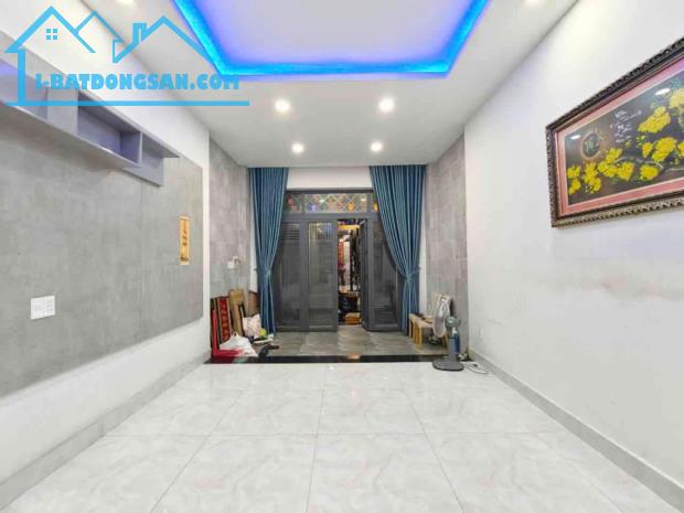 Nhà MT HXH Tân Bình - Âu Cơ – Thái Thị Nhạn, 4 tầng - ngang 4m - dài 15m - hơn 11 tỷ.