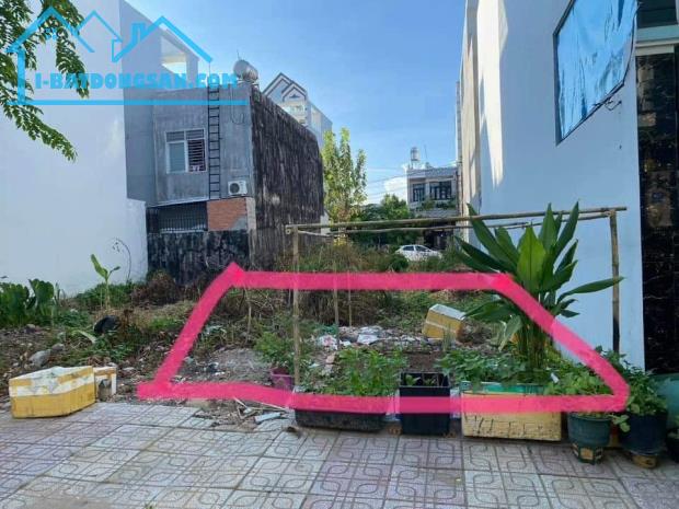 BÁN GẤP ĐẤT TRONG KHU DÂN CƯ NGUYỄN HỮU TRÍ - 100 M2 - 800 TR