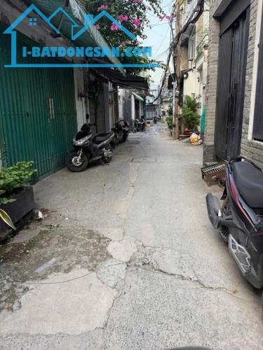 SIÊU PHẨM NHÀ MỚI ĐẸP KẾ HXH 737 LẠC LONG QUÂN, 4.4x10M, 2 TẦNG, CHỈ 4.6 TỶ TL.