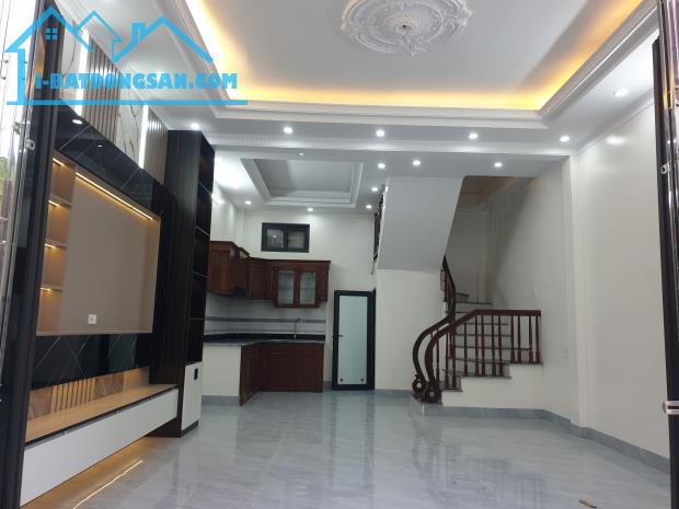 BÁN NHÀ ĐẸP 2.35 TỶ 3 TẦNG 42M2 NGÕ CỰC RỘNG TRẦN HUY LIỆU