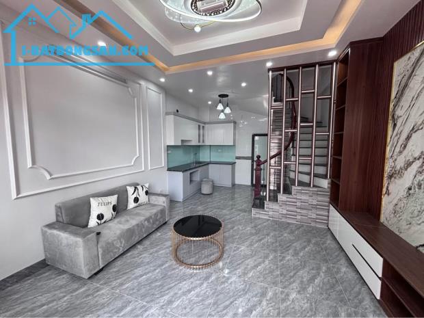 🏠BÁN NHÀ 5 TẦNG 32M2–RẤT GẦN AEON LONG BIÊN–GIÁ 6.X TỶ–NGÕ NÔNG–AN NINH CỰC TỐT🏠