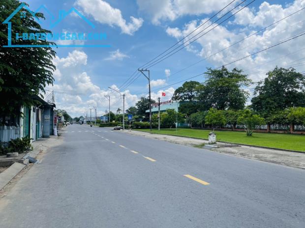 SANG LẠI NỀN ĐẤT (20X100=2.000M2) SHR MT QL 53-ĐỐI DIỆN CTY MỸ PHONG DÂN ĐÔNG GIÁ 4 TỶ 6