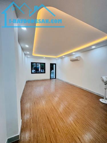 Bán Nhà Mặt Tiền Trần Phú Q.5 - Góc Trần Bình Trọng - 44m² x 2 Tầng - Có Lề Để Xe - 8,7 Tỷ