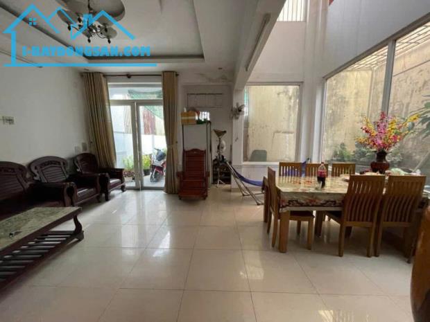 HẺM XE TẢI VI VU SÁT MẶT TIỀN NHÀ TO SÂN RỘNG GẦN CHỢ TAM BÌNH 120m2 CHỈ 7,2 TỶ.