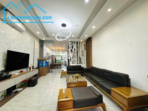 Bán nhà 3 tầng gần Co.omart Vĩnh Yên full nội thất lh_0987673102