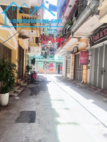Cực VIP phố Trần Quốc Hoàn diện tích 38m2 6T MT4m phân lô thang máy ô tô đỗ cửa