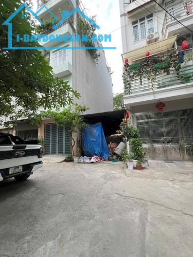 Tin thật bán đất phố Trạm long Biên 10 tỷ 70m ô tô đỗ cửa