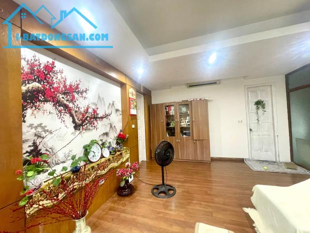 Cần bán gấp nhà mặt phố Nguyễn Lân,lô góc,mặt tiền rộng,kinh doanh đỉnh cao