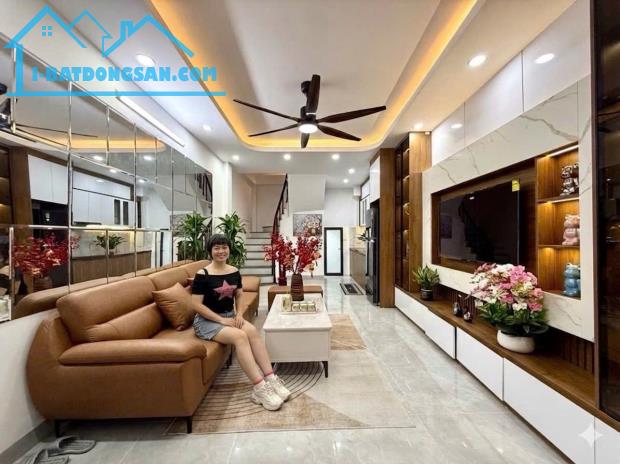 BÁN NHÀ 3 NGỦ Ở LUÔN GẦN Ô TÔ ĐỊNH CÔNG THƯỢNG 34M GIÁ 7.95 TỶ.